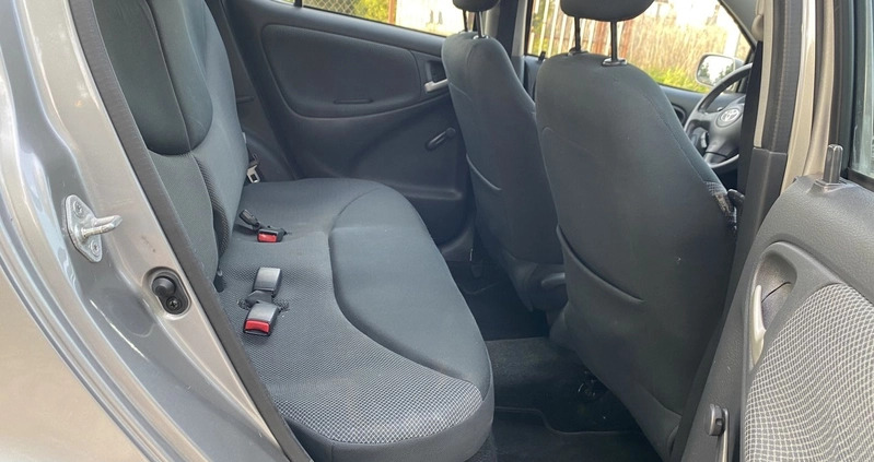 Toyota Yaris cena 12950 przebieg: 136300, rok produkcji 2004 z Warszawa małe 191